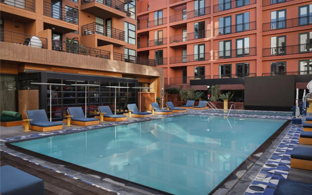 photo 3 of Gorgeous Hollywood Living