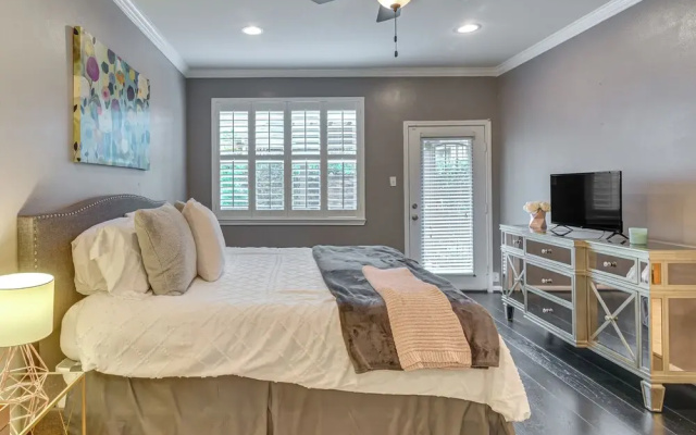 photo 5 of Spacious Houston Heights Home < 6 Mi to Downtown!