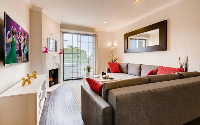 photo 2 of Gorgeous LA LA Land Beverly Hills 2BR - Fast Wifi - Free Parking! (BW2)
