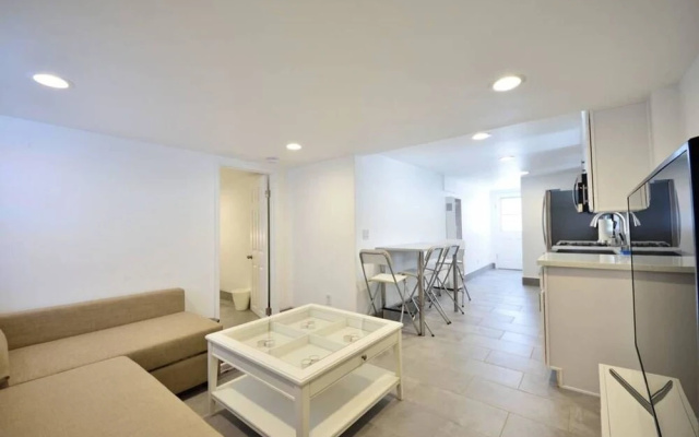 photo 2 of B5 Gorgeous Modern Home in Prime Location With AC and Backyard