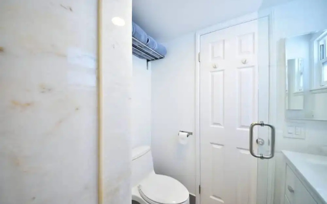 photo 5 of B5 Gorgeous Modern Home in Prime Location With AC and Backyard