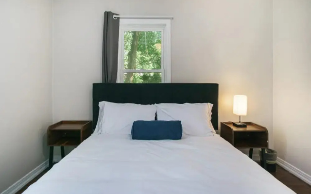 photo 4 of Gorgeous Notre Dame Get Away Comfy Beds Wifi Coffee Games