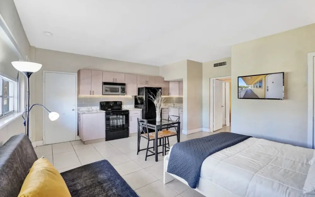photo 3 of Gorgeous River-view Apartment Hallandale Beach :)