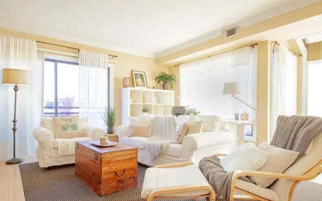 photo 3 of Gorgeous Rosslyn Penthouse w Views Free Parking Metro Subway