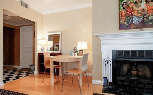 photo 5 of Gorgeous Rosslyn Penthouse w Views Free Parking Metro Subway