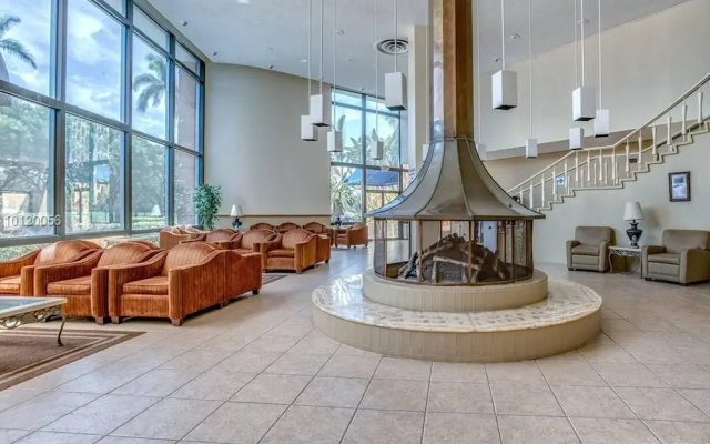 photo 2 of Gorgeous Spot in Hallandale Beach With Pool!!