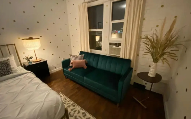 photo 4 of Gorgeous Studio in Beverly Boulevard! Sleeps 4!