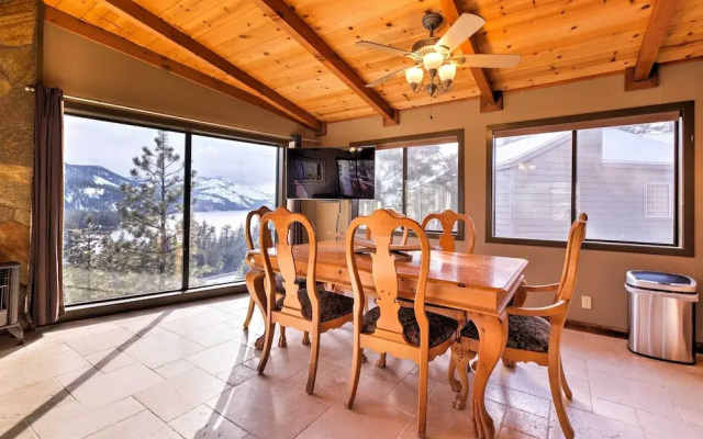 photo 4 of Cozy Lake-view Hideaway! Pet-friendly Truckee Home