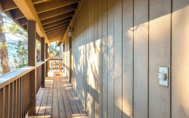 photo 5 of Cozy Lake-view Hideaway! Pet-friendly Truckee Home