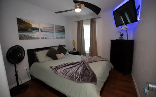 photo 2 of Gorgeous Urban Oasis W/hot Tub, Heated Pool And Private Movie Theater 3 Bedroom Home by RedAwning