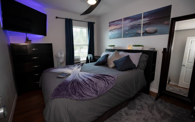 photo 4 of Gorgeous Urban Oasis W/hot Tub, Heated Pool And Private Movie Theater 3 Bedroom Home by RedAwning