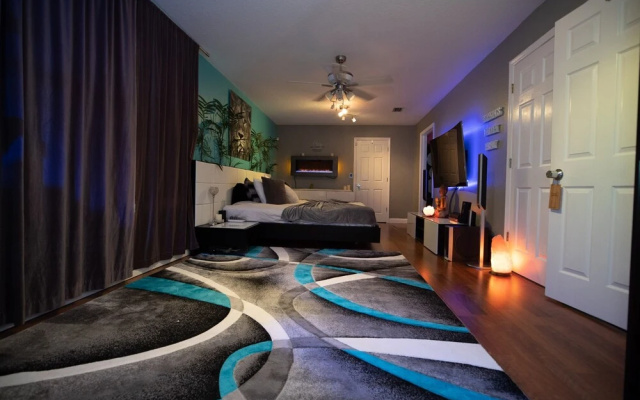 photo 5 of Gorgeous Urban Oasis W/hot Tub, Heated Pool And Private Movie Theater 3 Bedroom Home by RedAwning