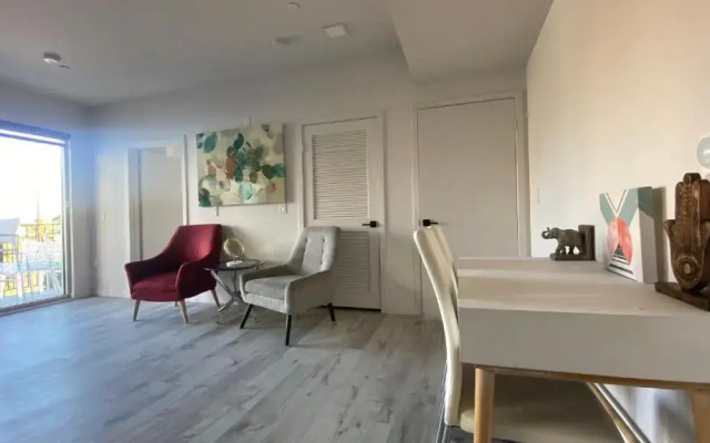 photo 2 of Gorgeous View 2bd 2ba Apartment in Hollywood
