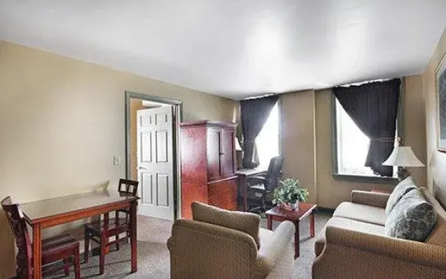 photo 3 of Governor Dinwiddie Old Towne, Ascend Collection
