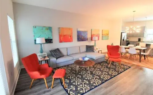 photo 3 of Gramercy Court #6 Three-bedroom Apartment
