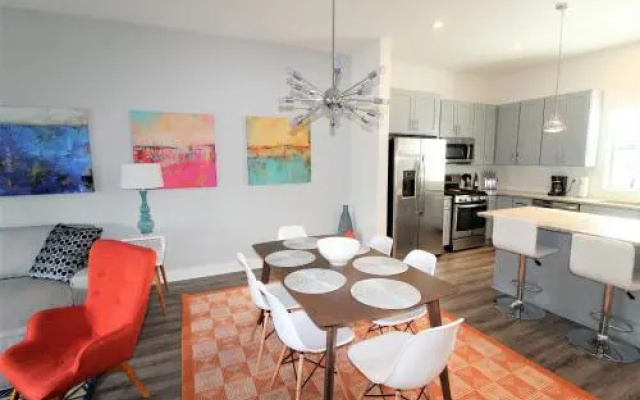 photo 5 of Gramercy Court #6 Three-bedroom Apartment