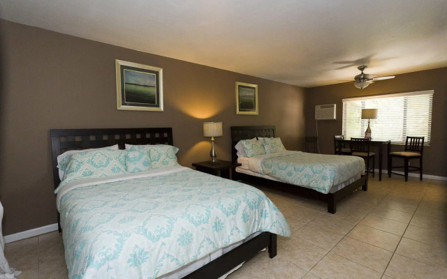 photo 3 of Granada Inn