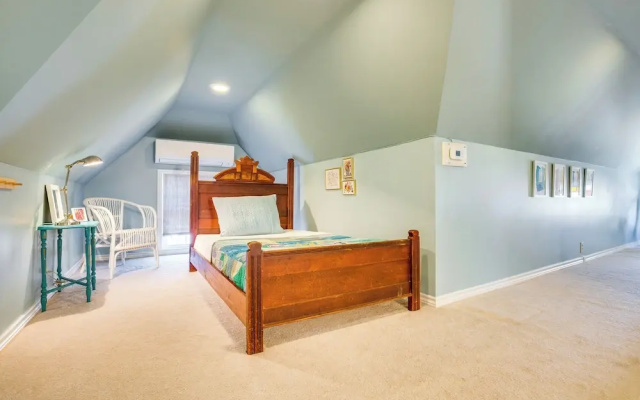 photo 2 of Granbury Home w/ Fire Pit, Walk to The Square!