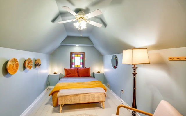 photo 3 of Granbury Home w/ Fire Pit, Walk to The Square!