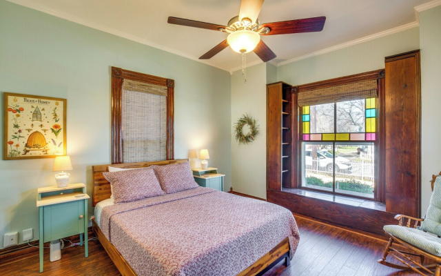 photo 4 of Granbury Home w/ Fire Pit, Walk to The Square!