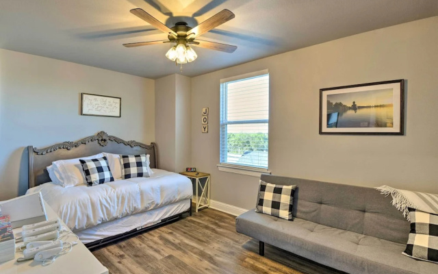 photo 3 of Hot Tub & Fire Pit! Cozy Granbury Escape Near Lake