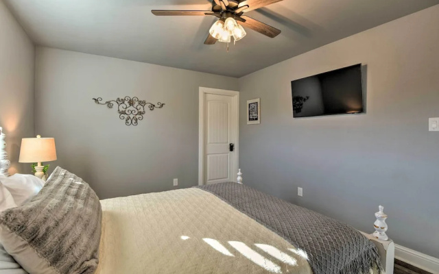 photo 4 of Hot Tub & Fire Pit! Cozy Granbury Escape Near Lake