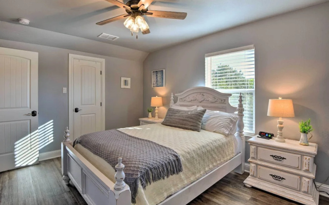 photo 5 of Hot Tub & Fire Pit! Cozy Granbury Escape Near Lake