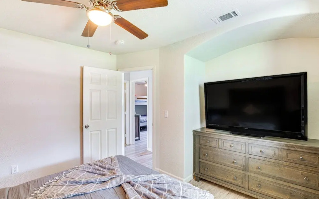 photo 3 of Granbury Home w/ Lake Views ~ 6 Mi to Boat Launch!