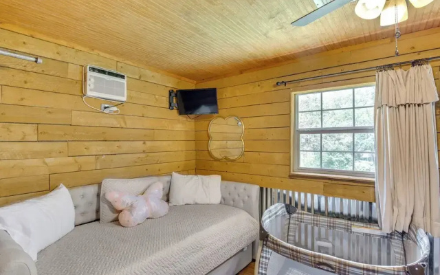 photo 4 of Granbury Home w/ Waterfront Deck: 5 Mi to Downtown
