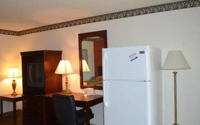 photo 2 of Granbury Inn & Suites