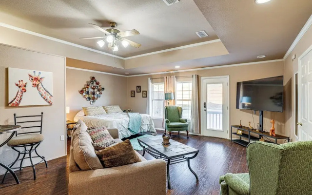 photo 2 of Granbury Studio - 10 Mins From Town + The Lake!