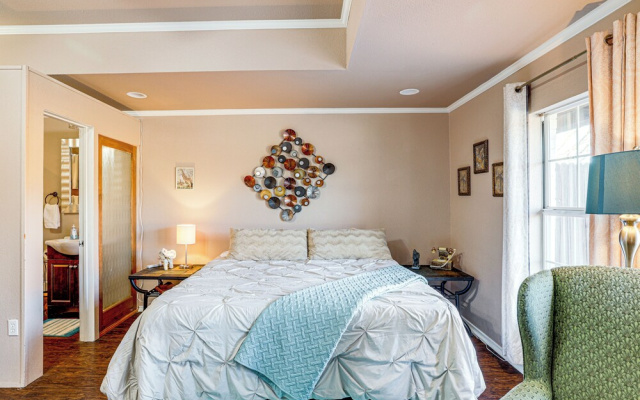 photo 3 of Granbury Studio - 10 Mins From Town + The Lake!