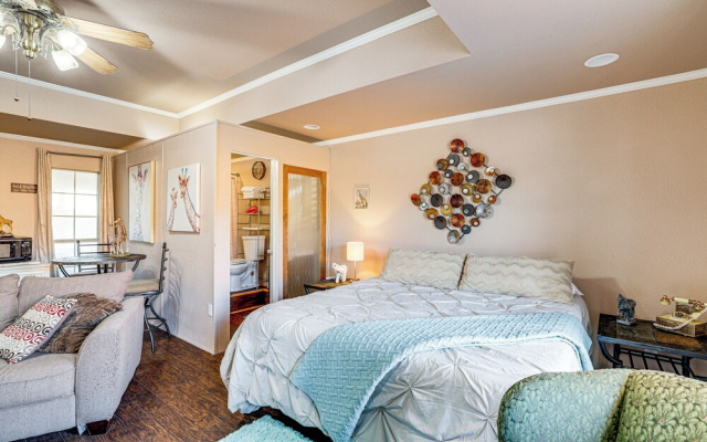 photo 4 of Granbury Studio - 10 Mins From Town + The Lake!