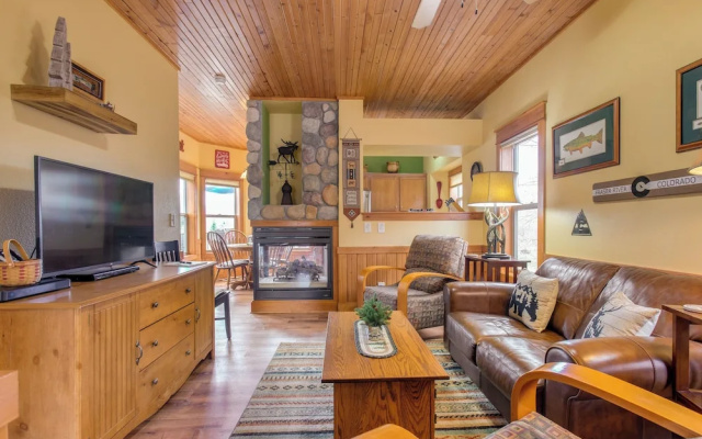 photo 2 of Riverfront Cabin, 4 Mi to Granby Ranch