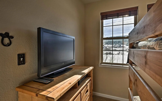 photo 5 of Granby Getaway: Cozy Condo Only 2 Mi to Ski Slopes