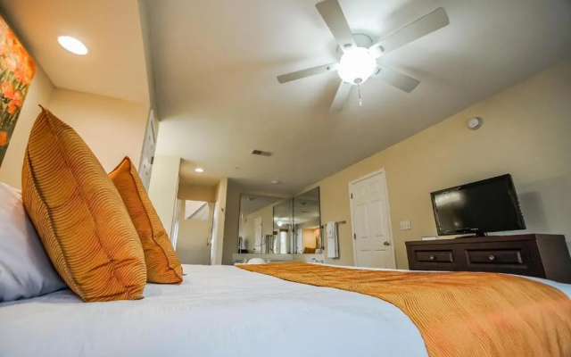 photo 4 of Surreys Grand Crowne Resort