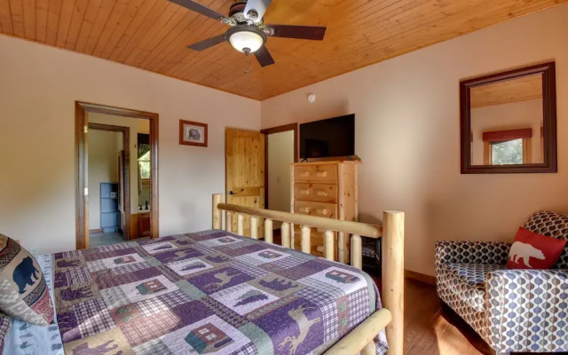 photo 4 of Grand Ellijay Cabin w/ Mountain Views & Pool Table