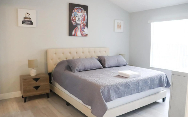 photo 4 of Grand Executive 3BD Condo Apartment Near Disney Parks 4