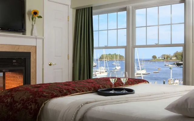 photo 4 of Grand Harbor Inn
