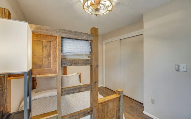 photo 2 of Grand Junction Condo: Balcony, Community Pool!