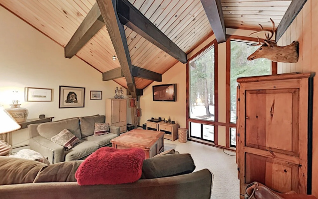 photo 4 of Grand Mountain Lodge W/ Tahoe Donner Amenities 4 Bedroom Home