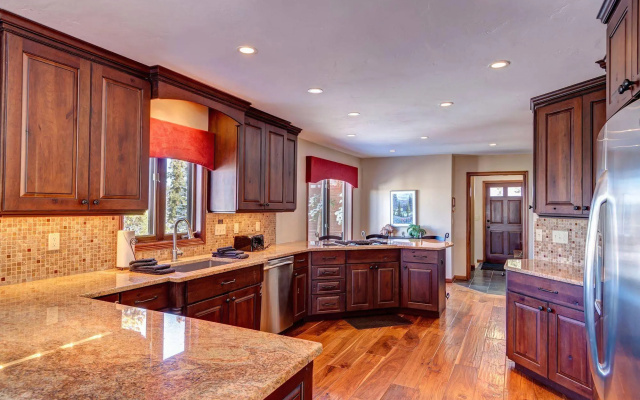 photo 3 of Grande Vista Boreas Pass by Pinnacle Lodging