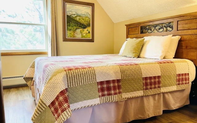 photo 3 of Grandma's Mountain Getaway - 3 Br Home