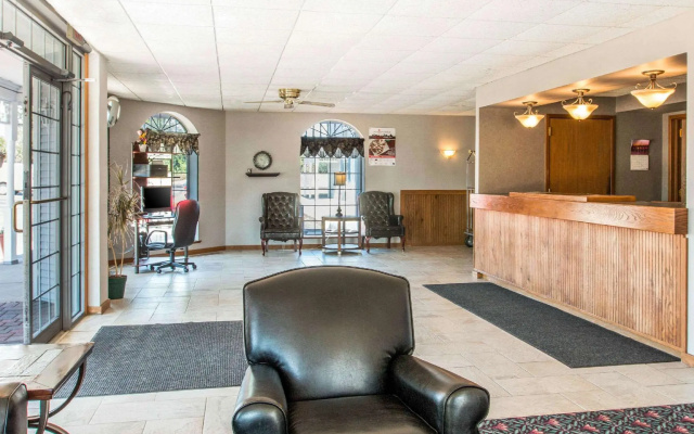 photo 2 of Rodeway Inn Grandville - Grand Rapids