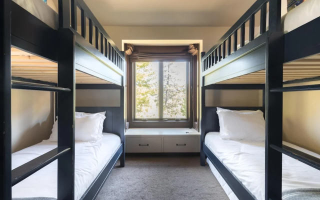 photo 5 of Bronson by AvantStay | Sleeps 17! On the Slopes! Squaw Valley w/Hot Tub&Fire Pit
