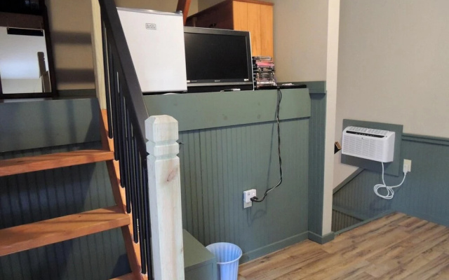 photo 2 of Gray Logs W/tiny House 1 Bedroom Home