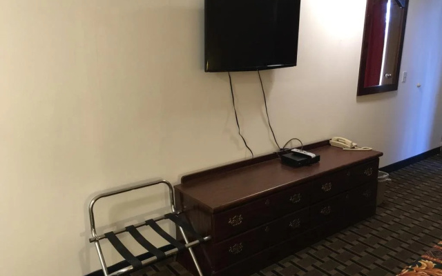 photo 5 of Marion Gray Plaza Motel
