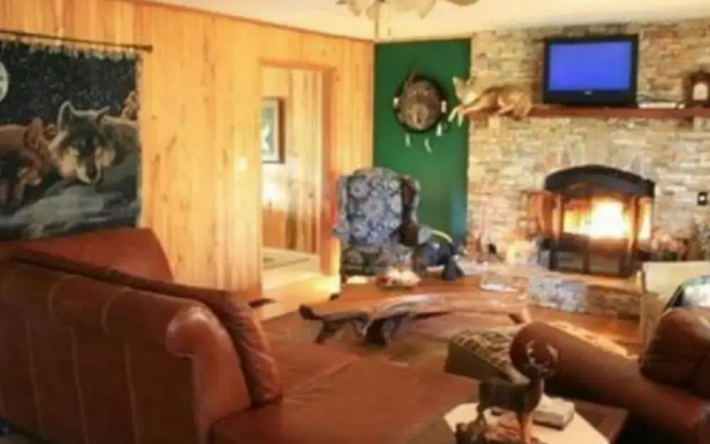 photo 2 of Gray Wolf Mountain Inn