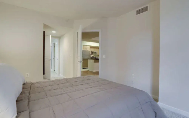 photo 3 of Great Business Condo At Pentagon City