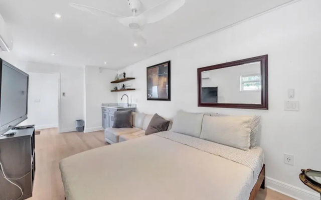photo 5 of Great for Families & Larger Groups! - Perfect Location, Near FTL Beach With Private Pool by Redawning
